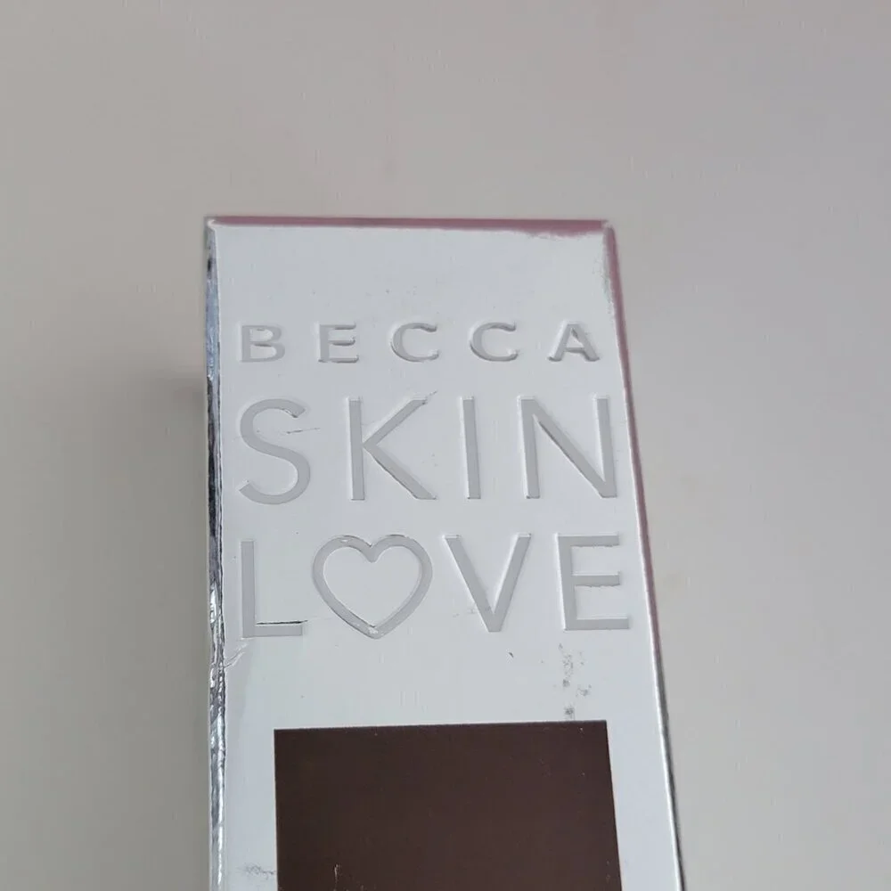 NEW Becca Skin Love  Weightless Blur Foundation in Chestnut NIB